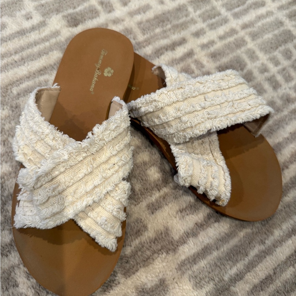 Tommy Bahama Women's Tan and Cream Sandals--excellent condition!!